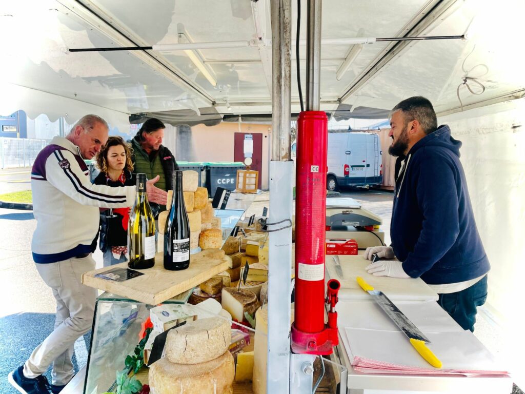 Dégustation et présentation des produits Terroir Labadie sur un marché